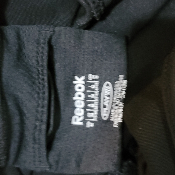 Very Gently Loved stretchy black women's Reebok play dri size medium Capri Style - Picture 8 of 8